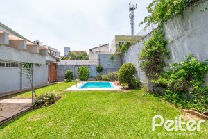 Casa à venda com 405m², 3 dormitórios, 3 suítes, 6 vagas, no bairro Vila Assunção em Porto Alegre