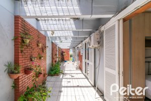 Casa à venda com 405m², 3 dormitórios, 3 suítes, 6 vagas, no bairro Vila Assunção em Porto Alegre