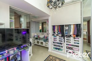 Casa à venda com 405m², 3 dormitórios, 3 suítes, 6 vagas, no bairro Vila Assunção em Porto Alegre