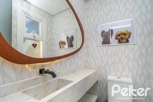 Casa à venda com 223m², 3 dormitórios, 1 suíte, 2 vagas, no bairro Vila Assunção em Porto Alegre