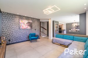 Casa à venda com 223m², 3 dormitórios, 1 suíte, 2 vagas, no bairro Vila Assunção em Porto Alegre