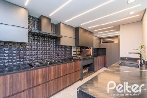 Casa à venda com 223m², 3 dormitórios, 1 suíte, 2 vagas, no bairro Vila Assunção em Porto Alegre