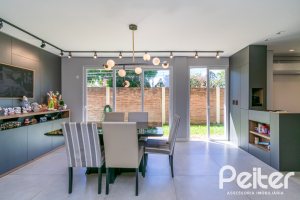 Casa à venda com 223m², 3 dormitórios, 1 suíte, 2 vagas, no bairro Vila Assunção em Porto Alegre