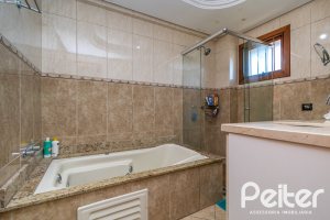 Casa à venda com 223m², 3 dormitórios, 1 suíte, 2 vagas, no bairro Vila Assunção em Porto Alegre