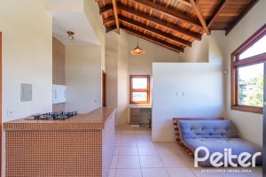 Casa à venda com 223m², 3 dormitórios, 1 suíte, 2 vagas, no bairro Vila Assunção em Porto Alegre