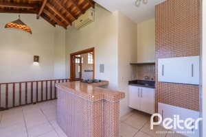 Casa à venda com 223m², 3 dormitórios, 1 suíte, 2 vagas, no bairro Vila Assunção em Porto Alegre