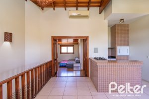 Casa à venda com 223m², 3 dormitórios, 1 suíte, 2 vagas, no bairro Vila Assunção em Porto Alegre