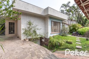 Casa à venda com 350m², 3 dormitórios, 1 suíte, 5 vagas, no bairro Vila Assunção em Porto Alegre