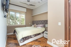 Casa à venda com 350m², 3 dormitórios, 1 suíte, 5 vagas, no bairro Vila Assunção em Porto Alegre