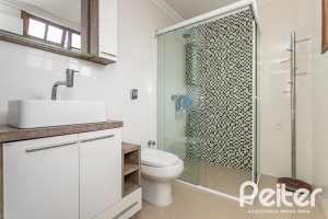 Casa à venda com 350m², 3 dormitórios, 1 suíte, 5 vagas, no bairro Vila Assunção em Porto Alegre