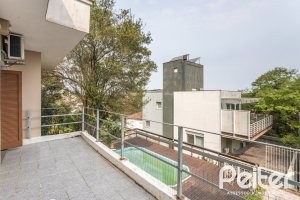 Casa à venda com 350m², 3 dormitórios, 1 suíte, 5 vagas, no bairro Vila Assunção em Porto Alegre