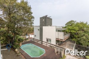 Casa à venda com 350m², 3 dormitórios, 1 suíte, 5 vagas, no bairro Vila Assunção em Porto Alegre