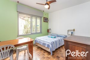 Casa à venda com 350m², 3 dormitórios, 1 suíte, 5 vagas, no bairro Vila Assunção em Porto Alegre