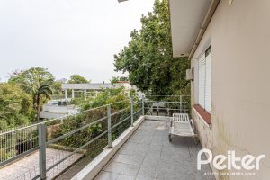 Casa à venda com 350m², 3 dormitórios, 1 suíte, 5 vagas, no bairro Vila Assunção em Porto Alegre