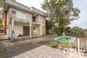 Casa à venda com 350m², 3 dormitórios, 1 suíte, 5 vagas, no bairro Vila Assunção em Porto Alegre