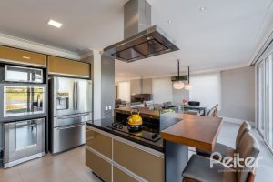 Casa em Condomínio à venda com 299m², 5 dormitórios, 5 suítes, 4 vagas, no bairro Terra Ville em PORTO ALEGRE