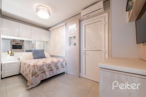 Casa em Condomínio à venda com 299m², 5 dormitórios, 5 suítes, 4 vagas, no bairro Terra Ville em PORTO ALEGRE