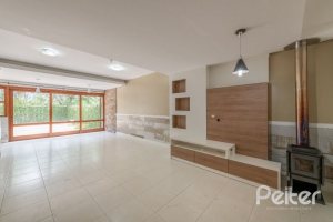 Casa à venda com 233m², 4 dormitórios, 1 suíte, 2 vagas, no bairro Tristeza em Porto Alegre