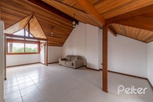 Casa à venda com 233m², 4 dormitórios, 1 suíte, 2 vagas, no bairro Tristeza em Porto Alegre