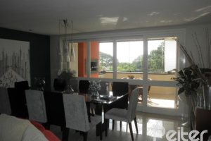 Casa à venda com 445m², 4 dormitórios, 2 suítes, 2 vagas, no bairro Ipanema em Porto Alegre