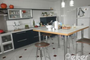 Casa à venda com 445m², 4 dormitórios, 2 suítes, 2 vagas, no bairro Ipanema em Porto Alegre