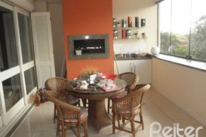 Casa à venda com 445m², 4 dormitórios, 2 suítes, 2 vagas, no bairro Ipanema em Porto Alegre