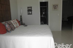 Casa à venda com 445m², 4 dormitórios, 2 suítes, 2 vagas, no bairro Ipanema em Porto Alegre