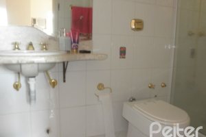 Casa à venda com 445m², 4 dormitórios, 2 suítes, 2 vagas, no bairro Ipanema em Porto Alegre