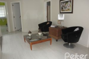 Casa à venda com 445m², 4 dormitórios, 2 suítes, 2 vagas, no bairro Ipanema em Porto Alegre