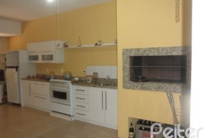 Casa à venda com 445m², 4 dormitórios, 2 suítes, 2 vagas, no bairro Ipanema em Porto Alegre