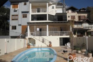 Casa à venda com 445m², 4 dormitórios, 2 suítes, 2 vagas, no bairro Ipanema em Porto Alegre