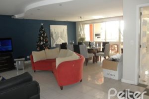 Casa à venda com 445m², 4 dormitórios, 2 suítes, 2 vagas, no bairro Ipanema em Porto Alegre