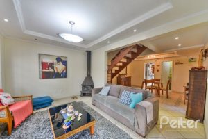 Casa à venda com 254m², 3 dormitórios, 1 suíte, 3 vagas, no bairro Ipanema em Porto Alegre