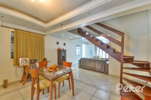 Casa à venda com 254m², 3 dormitórios, 1 suíte, 3 vagas, no bairro Ipanema em Porto Alegre