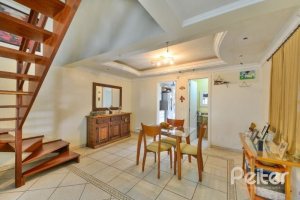 Casa à venda com 254m², 3 dormitórios, 1 suíte, 3 vagas, no bairro Ipanema em Porto Alegre