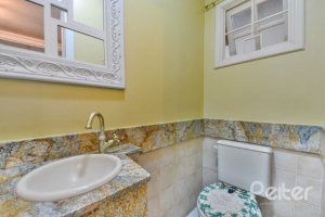 Casa à venda com 254m², 3 dormitórios, 1 suíte, 3 vagas, no bairro Ipanema em Porto Alegre