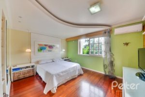 Casa à venda com 254m², 3 dormitórios, 1 suíte, 3 vagas, no bairro Ipanema em Porto Alegre