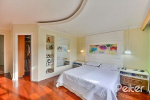 Casa à venda com 254m², 3 dormitórios, 1 suíte, 3 vagas, no bairro Ipanema em Porto Alegre