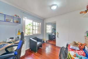 Casa à venda com 254m², 3 dormitórios, 1 suíte, 3 vagas, no bairro Ipanema em Porto Alegre