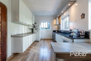 Casa à venda com 442m², 3 dormitórios, 1 suíte, 4 vagas, no bairro Vila Conceição em Porto Alegre