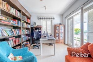 Casa à venda com 442m², 3 dormitórios, 1 suíte, 4 vagas, no bairro Vila Conceição em Porto Alegre