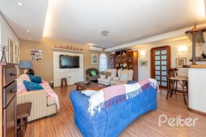 Casa à venda com 442m², 3 dormitórios, 1 suíte, 4 vagas, no bairro Vila Conceição em Porto Alegre