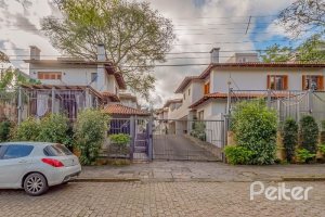 Casa em Condomínio à venda com 334m², 4 dormitórios, 1 suíte, 2 vagas, no bairro Jardim Isabel em Porto Alegre
