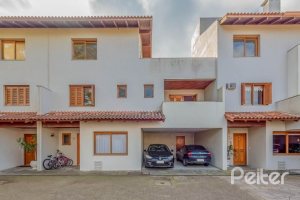 Casa em Condomínio à venda com 334m², 4 dormitórios, 1 suíte, 2 vagas, no bairro Jardim Isabel em Porto Alegre