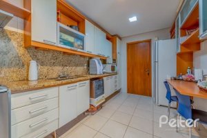 Casa em Condomínio à venda com 334m², 4 dormitórios, 1 suíte, 2 vagas, no bairro Jardim Isabel em Porto Alegre