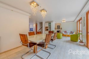 Casa em Condomínio à venda com 334m², 4 dormitórios, 1 suíte, 2 vagas, no bairro Jardim Isabel em Porto Alegre