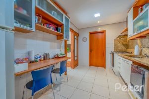 Casa em Condomínio à venda com 334m², 4 dormitórios, 1 suíte, 2 vagas, no bairro Jardim Isabel em Porto Alegre