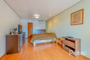 Casa em Condomínio à venda com 334m², 4 dormitórios, 1 suíte, 2 vagas, no bairro Jardim Isabel em Porto Alegre