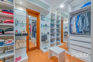 Casa em Condomínio à venda com 334m², 4 dormitórios, 1 suíte, 2 vagas, no bairro Jardim Isabel em Porto Alegre