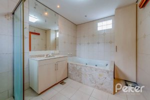 Casa em Condomínio à venda com 334m², 4 dormitórios, 1 suíte, 2 vagas, no bairro Jardim Isabel em Porto Alegre